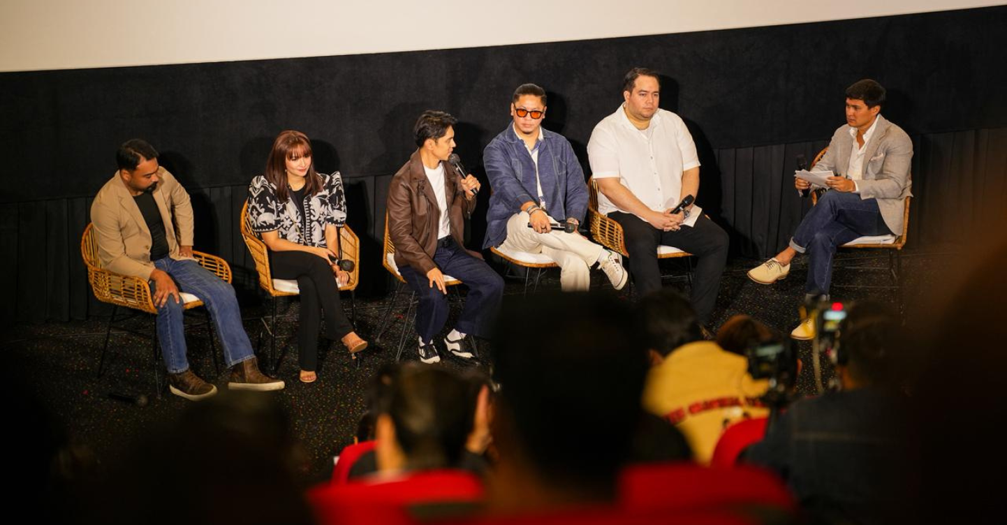 Here’s Why Every Filipino Should Watch This Short Film on the West Philippine Sea 1 L–R: Ferlie de Pedro, Angelika Javier, Sid Lucero, Ryza Cenon, Carlo Aquino, Director Kevin Mayuga, Andre Del Rosario, host Matteo Guidicelli, Erik Chua, and Christopher Balagtas after the screening of Alon ng Kabayanihan