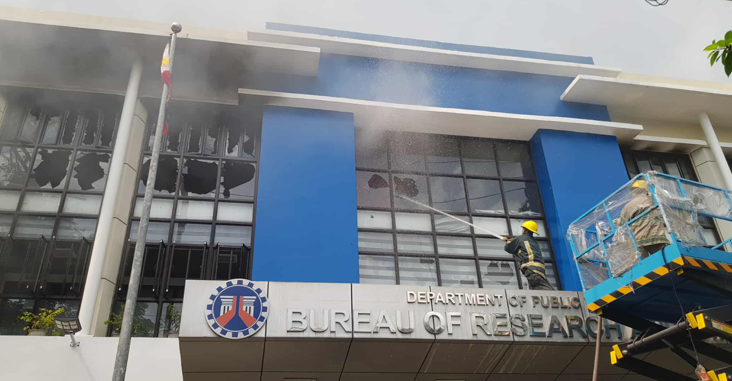 LOOK: Fire Breaks Out at a DPWH Office in Quezon City 1 Brgy. Tandang Sora Fire Brigade / Fire and Rescue Alert Responders