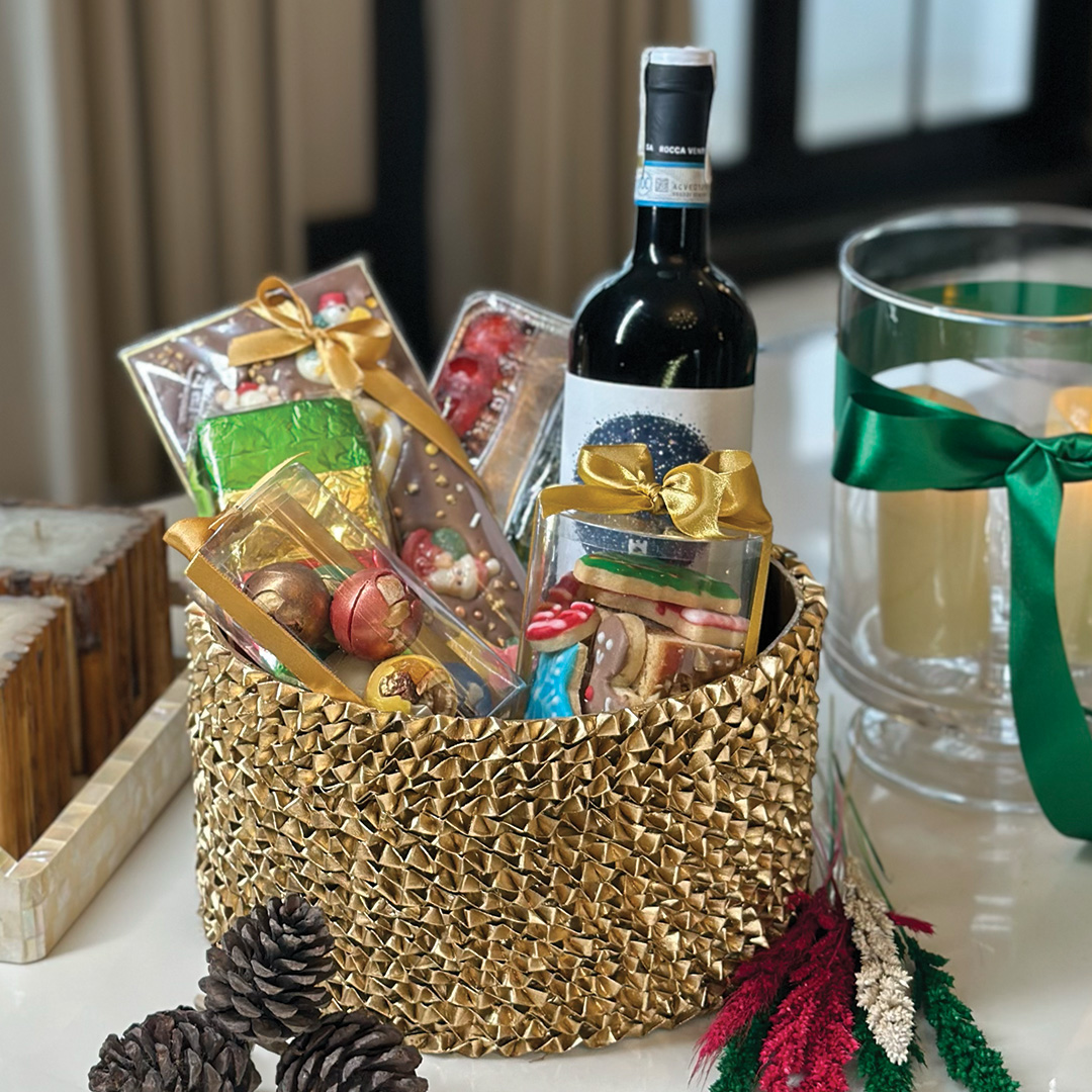 You Can Save Big on These Elegant Christmas Hampers—Here’s How 2 The Manila Hotel Deluxe Christmas Hamper