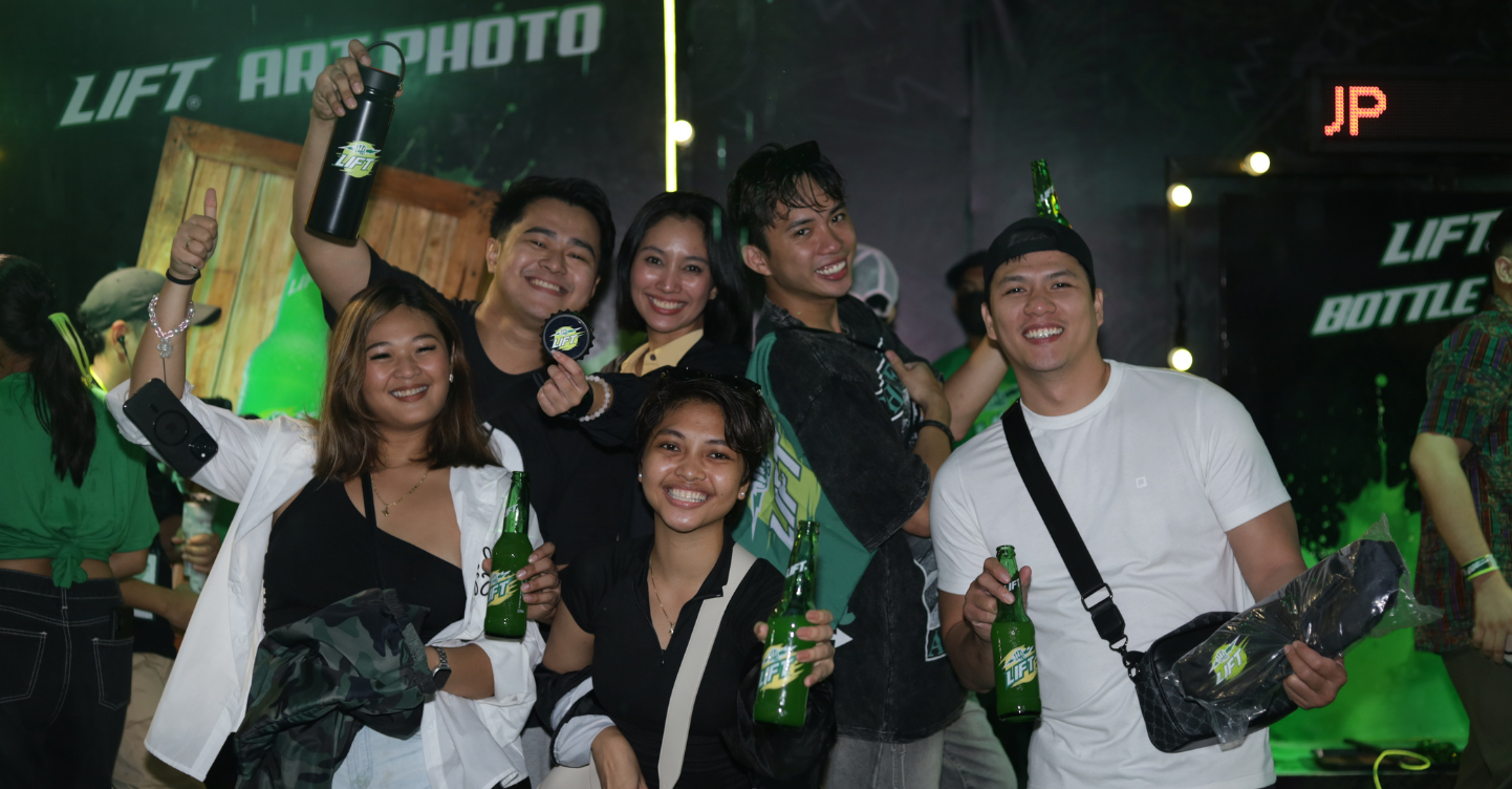 Here’s the Refreshing Drink Everyone’s Talking About at MassKara Festival 3 Attendees eagerly joined the activities at the grand LIFT booth, won exclusive prizes, and captured their unforgettable MassKara moments. (Photo: Coca-Cola Philippines)