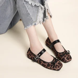 Ballet Flats Are Back on Trend — Especially in Brown and Leopard 2 brown leopard print flats trendy shoes