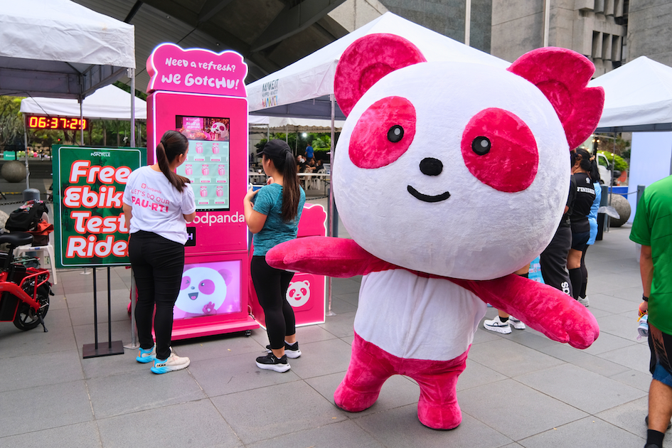 LOOK: There’s a foodpanda Vending Machine with FREE Commuter Essentials! 2 PauPau and the foodpanda vending machine were also spotted at the Ayala Avenue car free Sunday