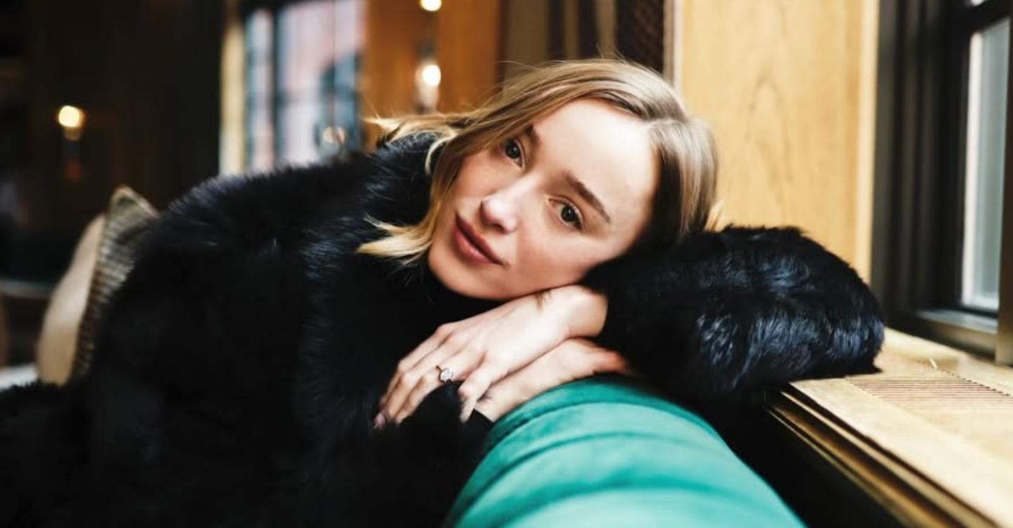 Phoebe Dynevor to Lead Film Adaptation of Emily Henry’s “Beach Read” 1 Phoebe Dynevor