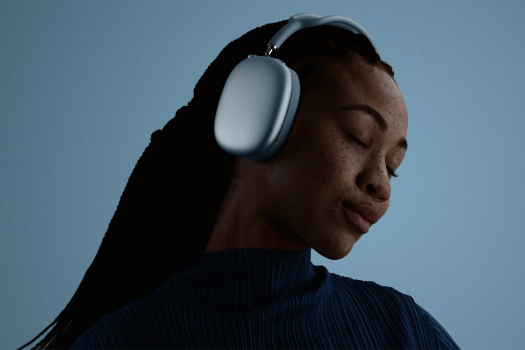 Apple AirPods Max 2 lifestyle big.jpg.large 2x