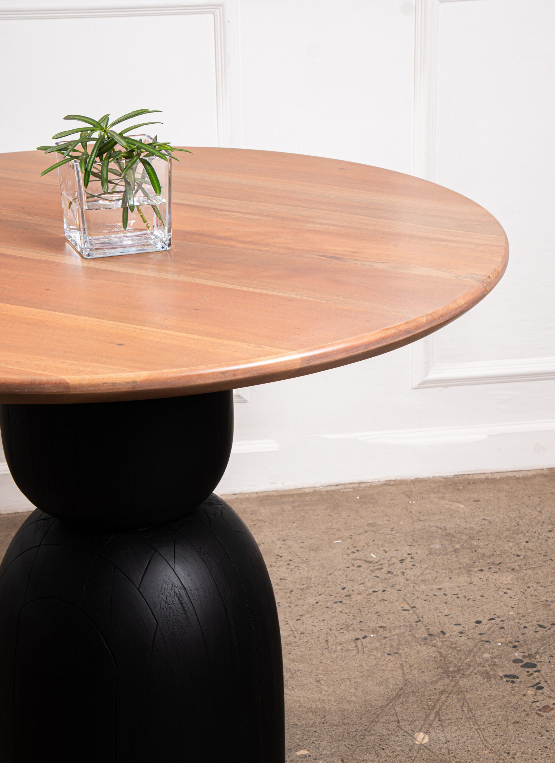 genteelhome AMBER DINING TABLE