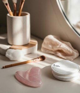 Waking Up Puffy? Try This 3-Minute Gua Sha Routine to Refresh Tired Skin