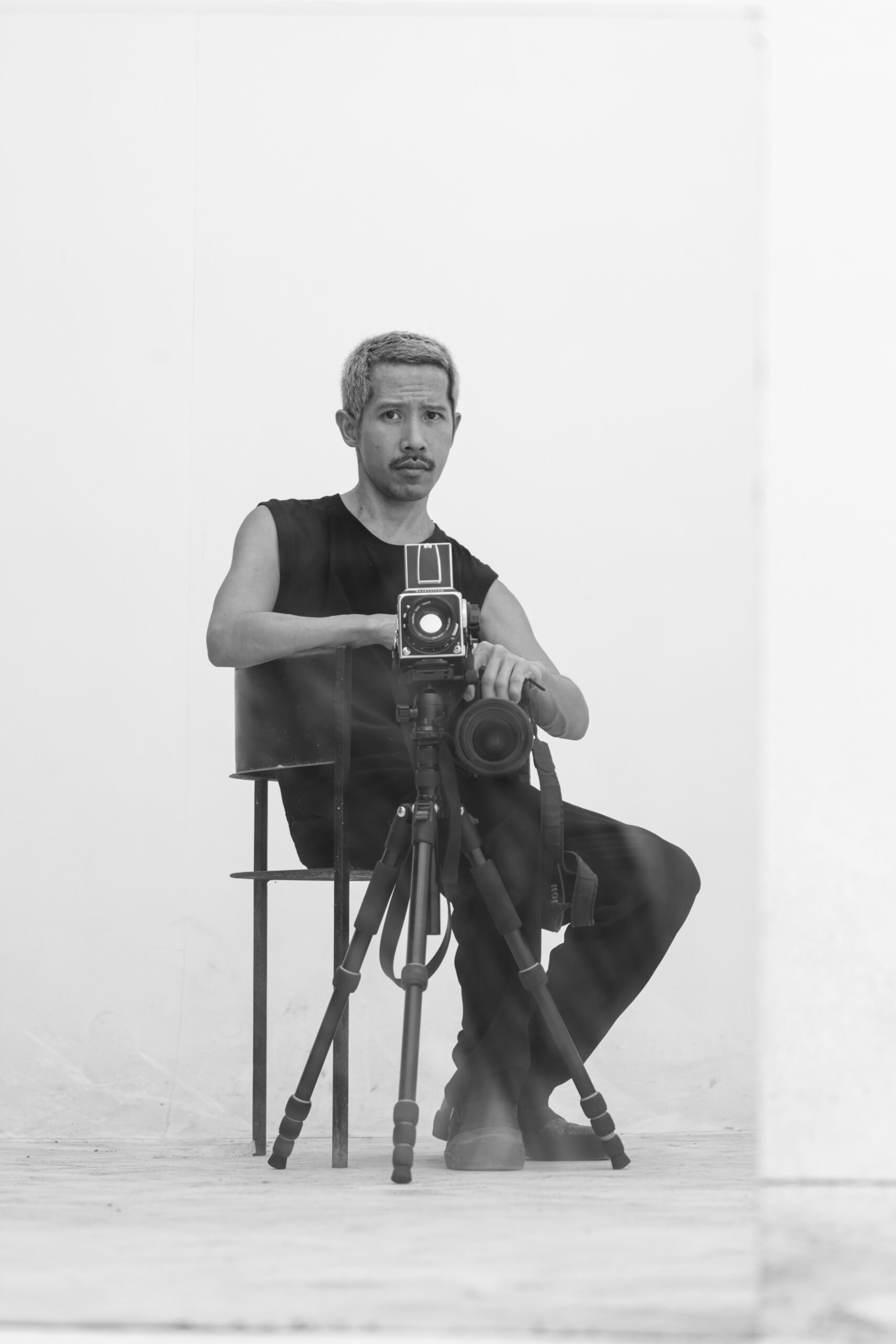 This Art Exhibit Turns Discarded Images Into Powerful Visual Pieces 2 6U4A6570 scaled