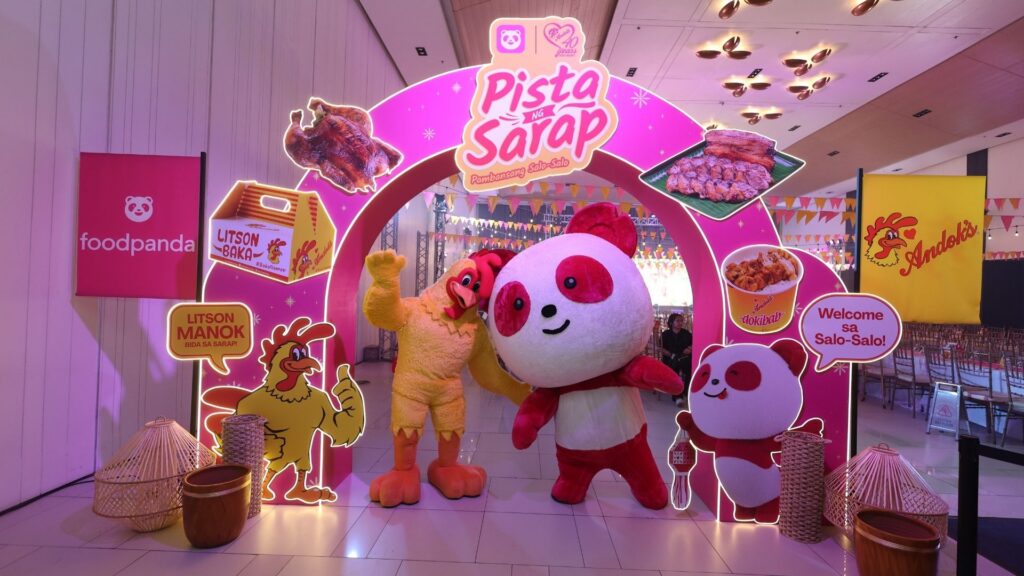 Andok’s Is Finally Back on Foodpanda and With Discounts! 1 2 Two fan favorite mascots Pau Pau and Andy came together at Pista ng Sarap to celebrate Andok s official return to foodpanda