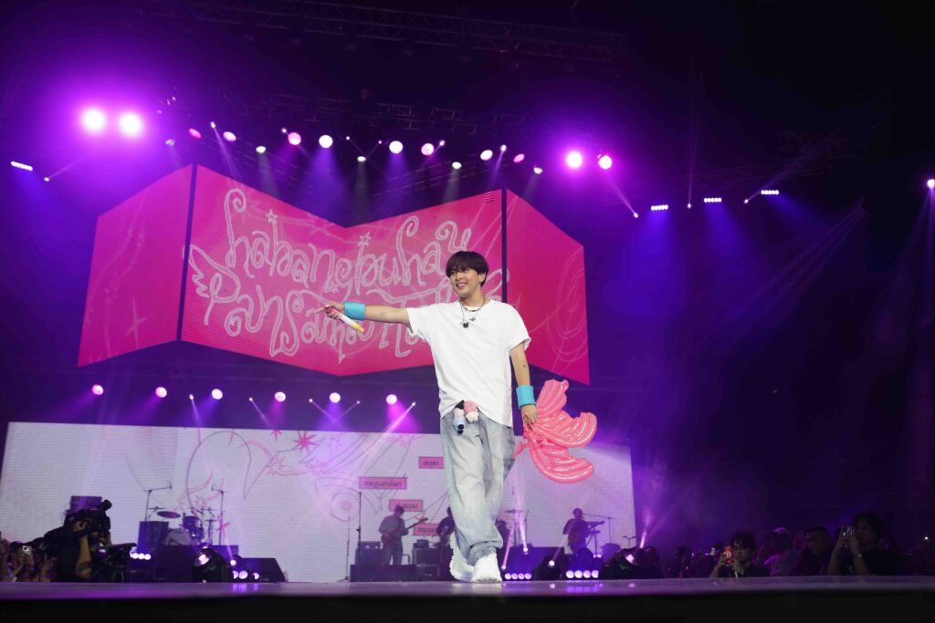 SB19, Maki, & December Avenue Just Gave Watsons Club Members the Ultimate OPM Concert Experience 3 Maki surprised the crowd as he performed his new song habangbuhay pansamantala for the very first time