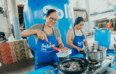 Residents of Brgy. Bigke take part in a hands-on cooking demonstration during the AlabKalinga Community Kitchen, experiencing the convenience and benefits of safe cooking with LPG.
