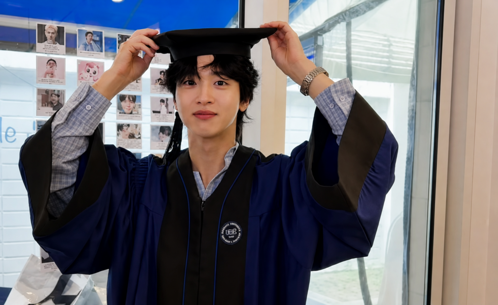 Jang Dong-yoon in Toga