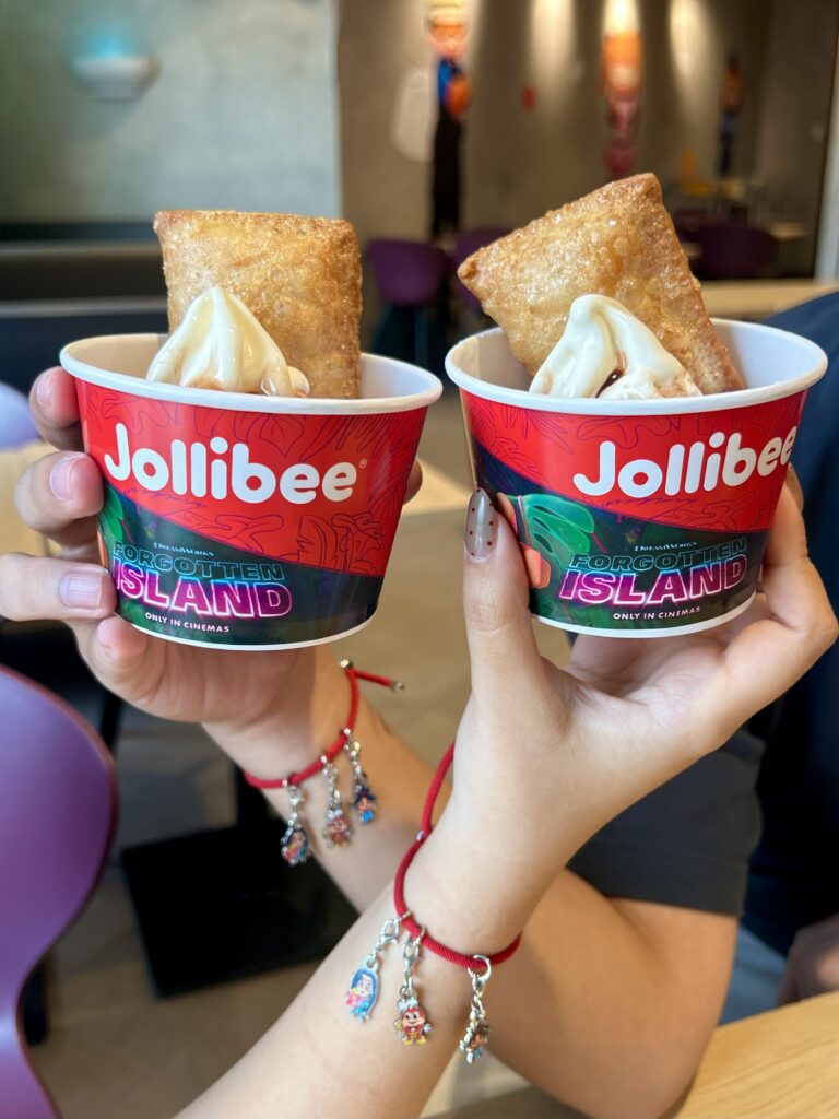 LOOK: Jollibee Launches Limited-Edition Charm Bracelet Inspired by the Film “Forgotten Island” 3 Peach Mango Pie a la Mode